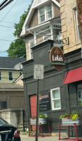 Lola's Cafe outside