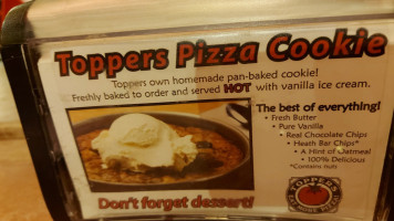 Toppers Pizza inside