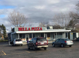 Bella Pizza outside