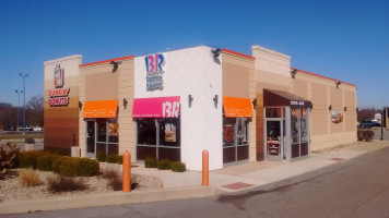 Baskin-robbins outside