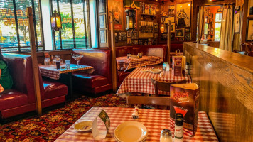 Buca Di Beppo Italian food