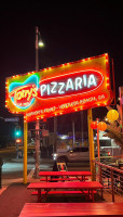 Tony's Pizzaria outside