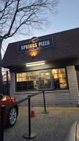 Springs Pizza outside