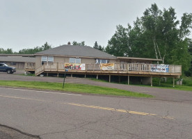 Earthwood Inn, Restaurant, Bar outside