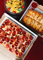 Jet's Pizza food