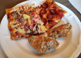 Guida's Pizzeria Inc food