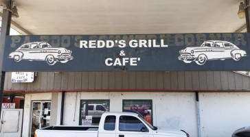 Redd's Grill Cafe outside