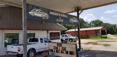 Redd's Grill Cafe outside