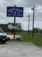 Fannett Seafood outside