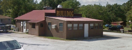 Bulldog Drive-in outside