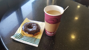 Winchell's Donut House outside