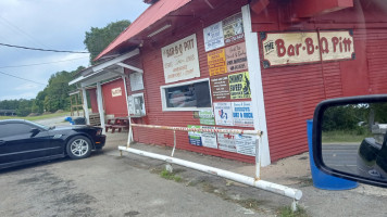 The -b-q Pitt outside