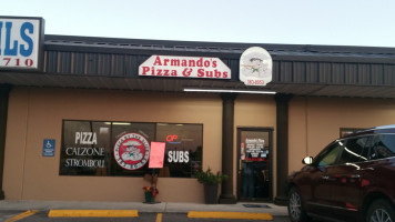 Armando's Pizza outside