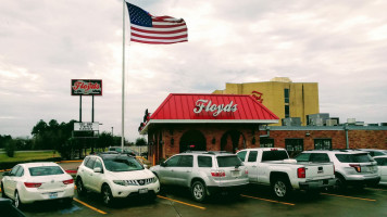 Floyds Seafood Beaumont inside