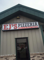 Ej's Pizzeria inside