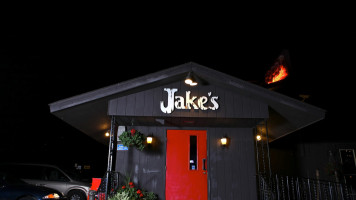 Jake's Supper Club outside