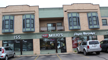 Milio's Sandwiches outside