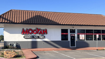 Mooyah Burgers, Fries Shakes food