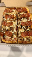 Tumby's Pizza food