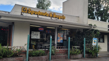 Spudnuts And Bagels outside