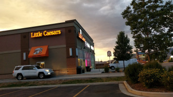 Little Caesars Pizza outside