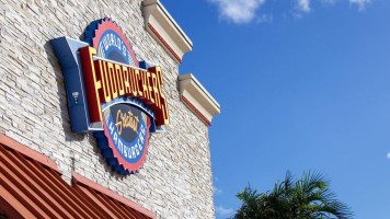 Fuddruckers inside