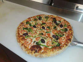 Nella's Pizza In Read food