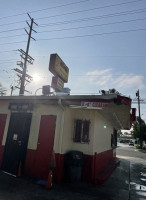 Alberto's Mexican Food outside