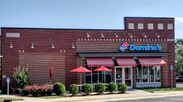 Domino's Pizza outside