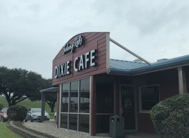 Johnny Reb's Dixie Cafe outside