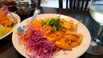 Meun Fan Thai Cafe food