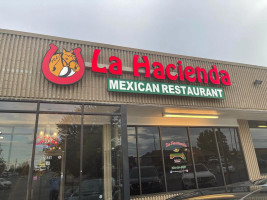 La Hacienda outside