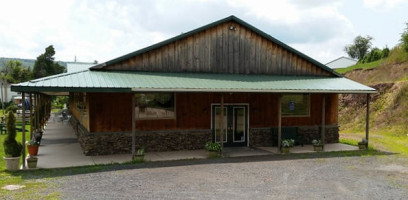 Ponduce Farm Market inside