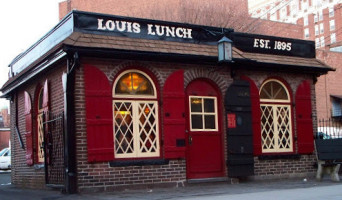 Louis' Lunch outside