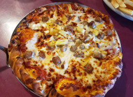 Pioneer Hillside Pizza food