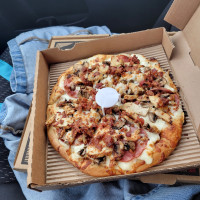 Shasta Pizza food