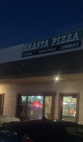 Shasta Pizza outside