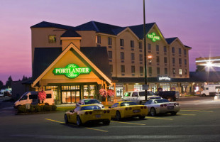 Portlander Inn Marketplace outside