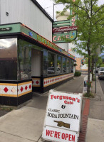 Fergusons Fountain Cafe outside