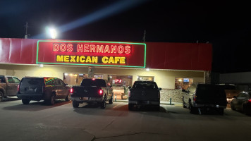 Dos Hermanos Mexican Cafe outside