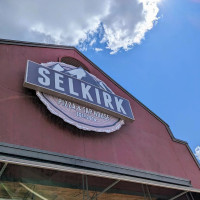 Selkirk Pizza Tap House food