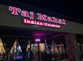 Taj Mahal Indian Cuisine food