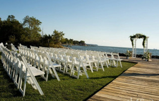 Silver Swan Bayside outside