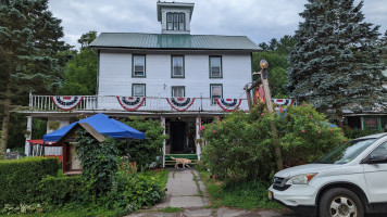 Colonial Inn outside