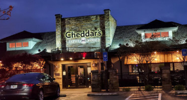 Cheddar's Scratch Kitchen outside