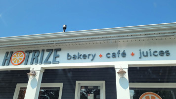 Hot Rize Bagel Cafe outside