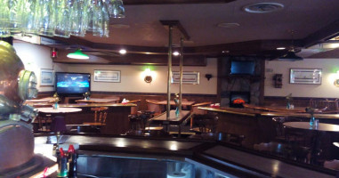 Captain's Pub And Grille inside