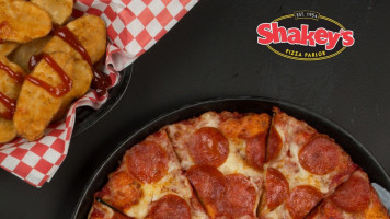 Shakey's Pizza Parlor food