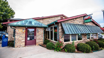 Libby's Cafe outside