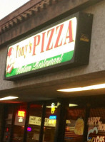 Tony's Pizza inside